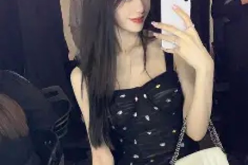 女星超大牌排场惹热议与男助理亲密举动引全网吵翻 女星超大牌排场惹热议与男助理亲密举动引全网吵翻