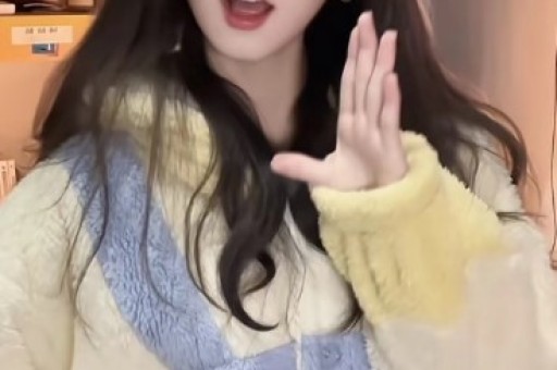 看宋雨琦穿短裙出席活动对长辈90度鞠躬才懂她火都是有原因的