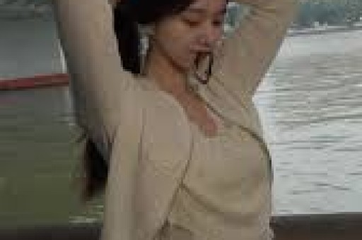 “假洋牌”优思益翻车事件：网红集体致歉背后的品牌包装术与流量陷阱