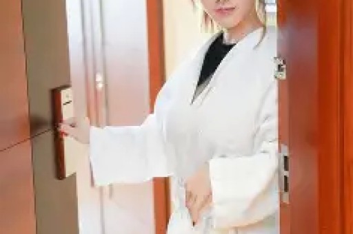 易易紫曝明星翻红后会耍大牌:红了之后就会耍大牌身边有很多 易易紫曝明星翻红后会耍大牌:红了之后就会耍大牌身边有很多